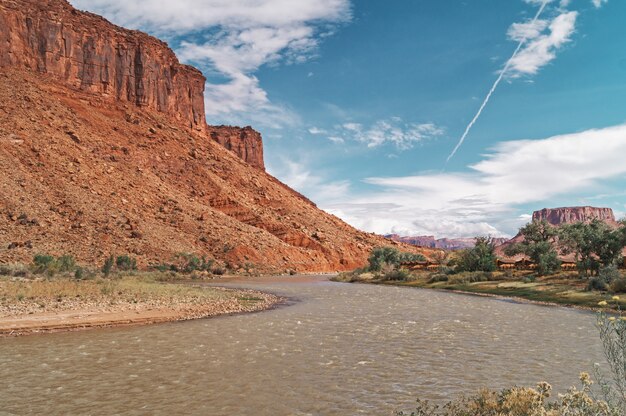 Landschaft mit Highway 24 durch den Capitol Reef Nationalpark Utah USA.