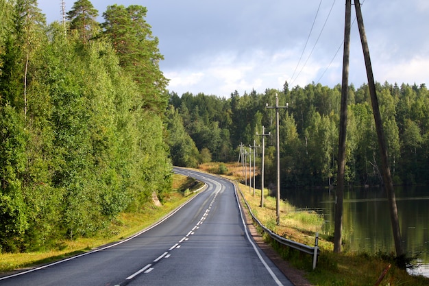 Landschaft mit Straße