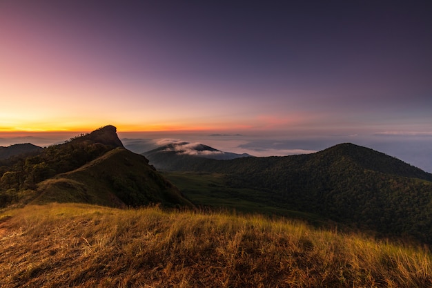 Landschaft morgens auf Thailand.