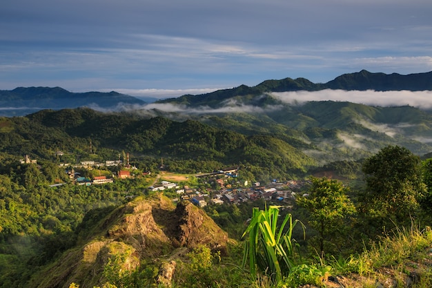 Landschaft von Ban-e-tong, das Dorf des Zinnbergbaus nahe Grenze von Myanmar und von Thailand.