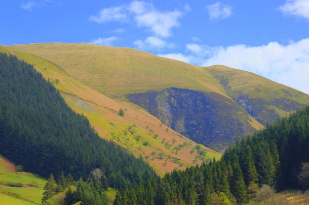 Landschaft von Bergen gegen den Himmel