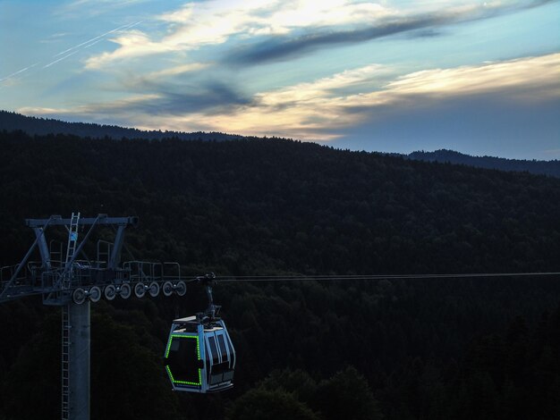 Landschaftliche Aussicht auf Berge gegen den Himmel bei Sonnenuntergang