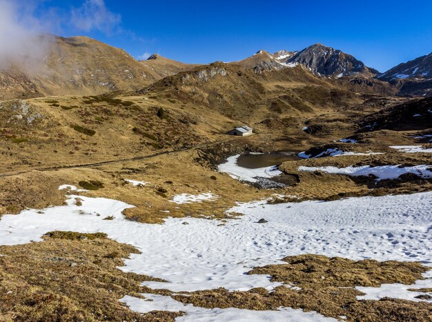 Foto landschaftliche aussicht auf berge gegen den himmel im winter