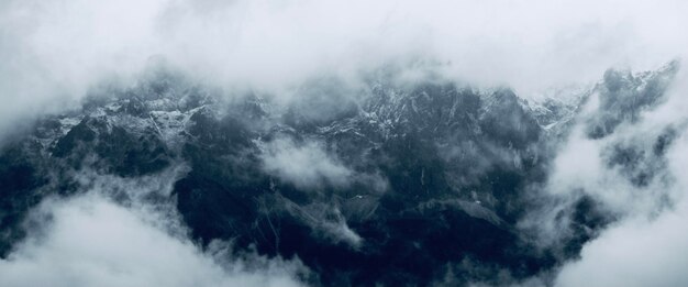 Foto landschaftliche aussicht auf berge gegen den himmel im winter