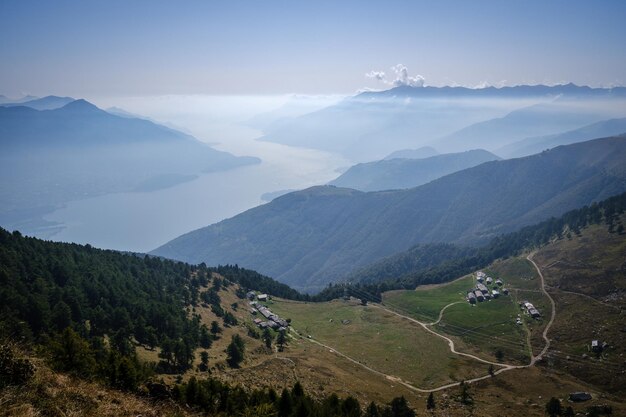 Foto landschaftliche aussicht auf berge gegen den himmel