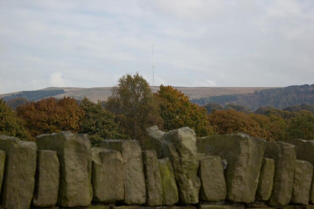 Landschaftliche Aussicht auf Berge gegen den Himmel