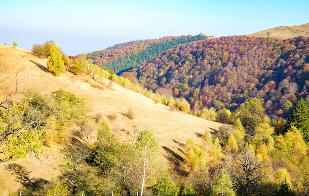 Landschaftliche Aussicht auf Berge gegen den Himmel