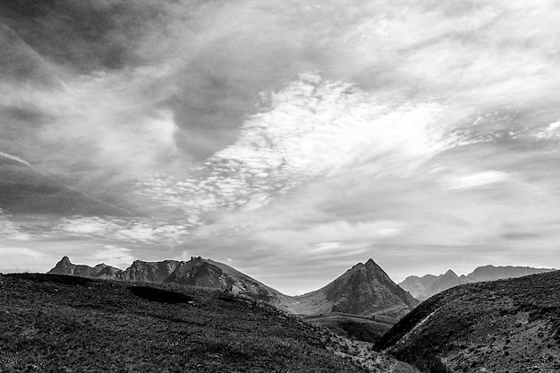 Landschaftliche Aussicht auf Berge gegen den Himmel