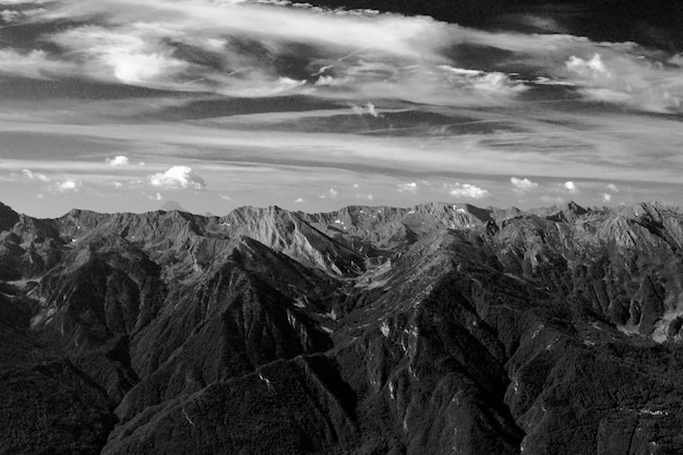 Landschaftliche Aussicht auf Berge gegen den Himmel