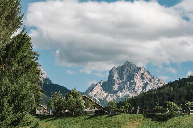 Foto landschaftliche aussicht auf berge gegen den himmel