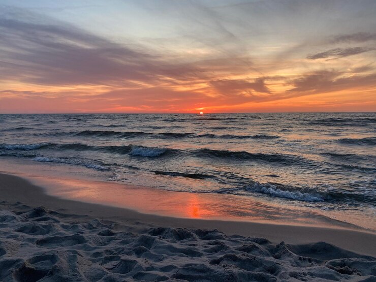 Foto landschaftliche aussicht auf das meer gegen den himmel beim sonnenuntergang