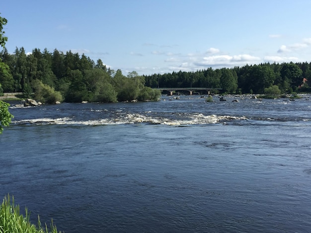 Foto landschaftliche aussicht auf den fluss gegen den himmel