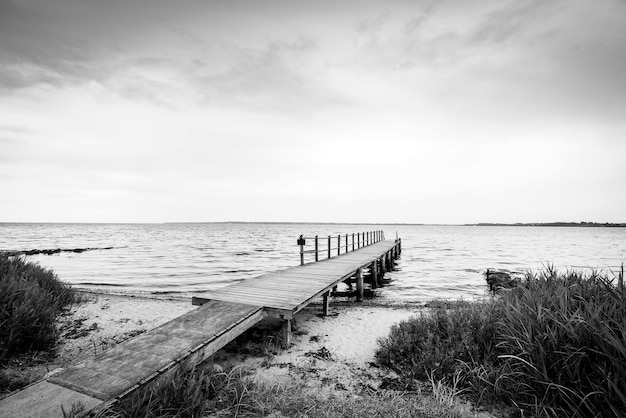 Landschaftliche Aussicht auf den Pier am Meer gegen den Himmel