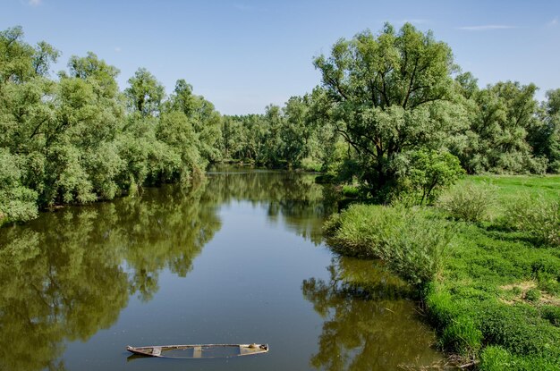 Foto landschaftliche aussicht auf den see gegen den himmel