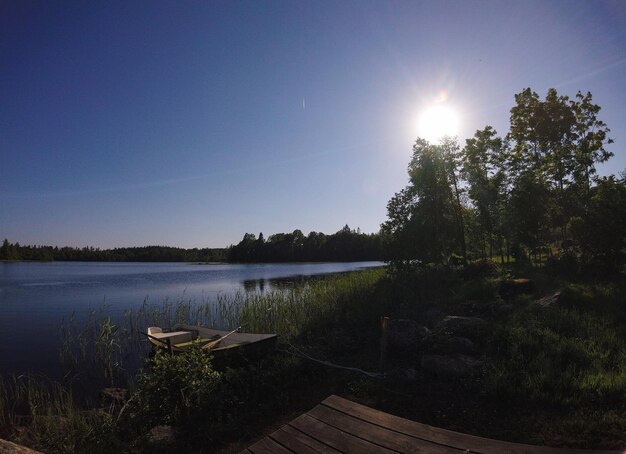 Foto landschaftliche aussicht auf den see gegen den himmel