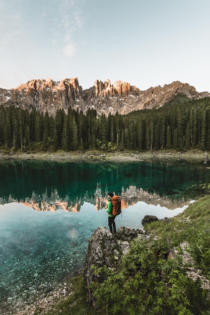 Landschaftliche Aussicht auf den See gegen den Himmel