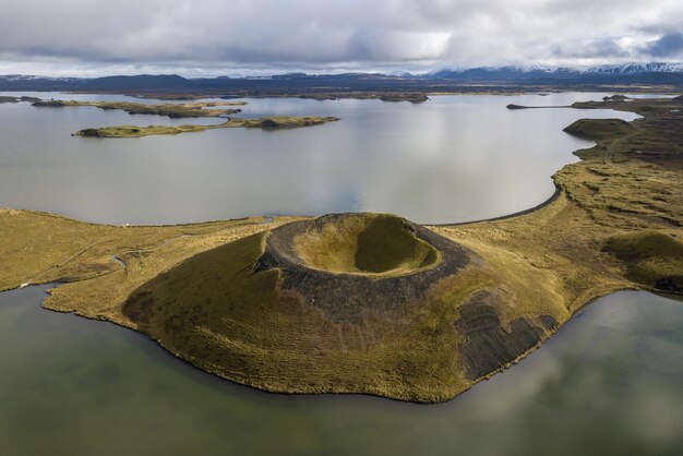 Foto landschaftliche aussicht auf den see gegen den himmel