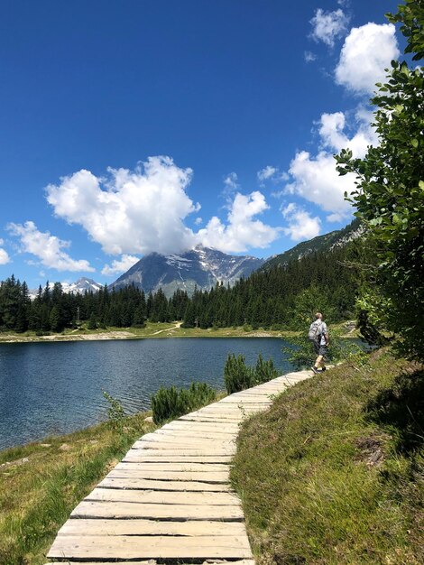 Foto landschaftliche aussicht auf den see gegen den himmel