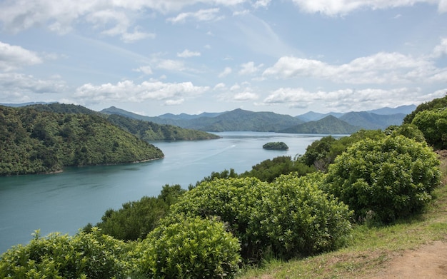 Foto landschaftliche aussicht auf den see gegen den himmel