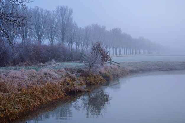 Foto landschaftliche aussicht auf den see gegen den himmel