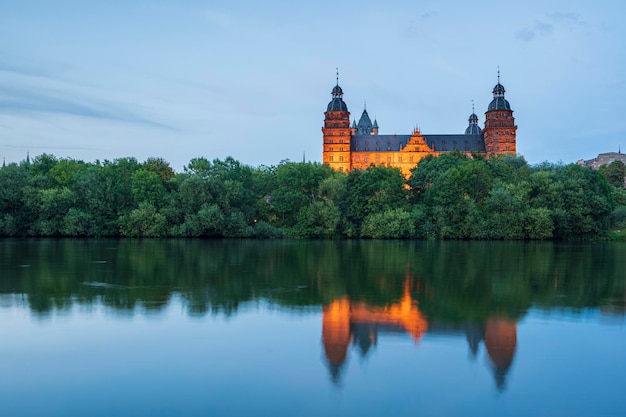 Foto landschaftliche aussicht auf den see gegen den himmel