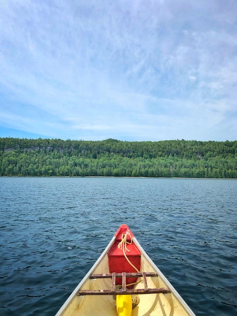 Foto landschaftliche aussicht auf den see gegen den himmel