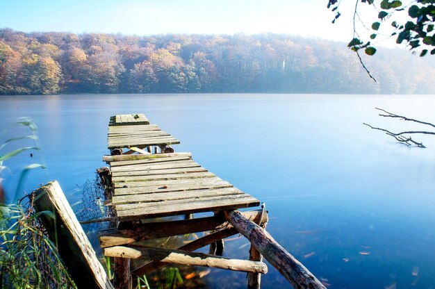 Foto landschaftliche aussicht auf den see gegen den himmel