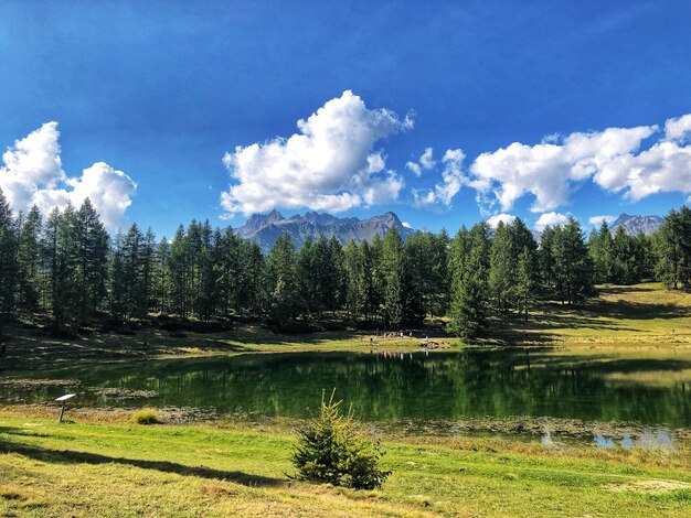 Foto landschaftliche aussicht auf den see gegen den himmel