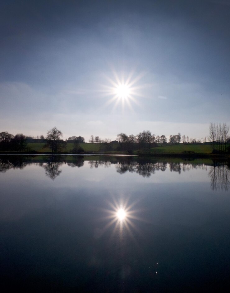 Foto landschaftliche aussicht auf den see gegen den himmel