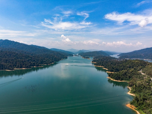 Foto landschaftliche aussicht auf den see gegen den himmel