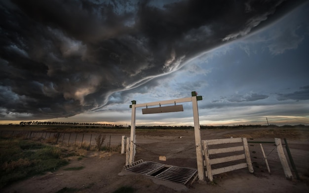 Foto landschaftliche aussicht auf den strand gegen den himmel beim sonnenuntergang