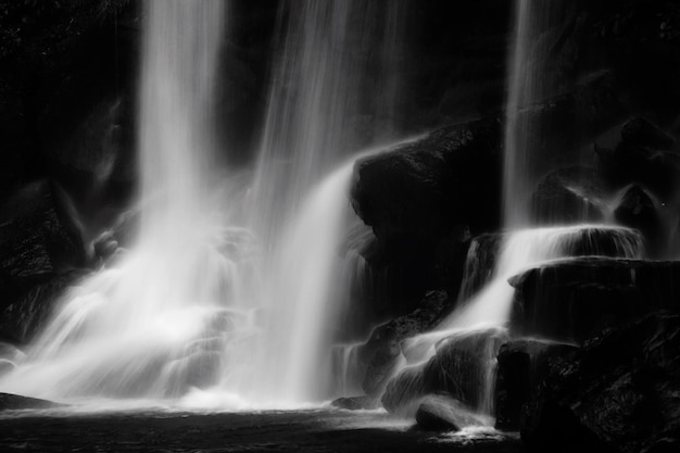 Landschaftliche Aussicht auf den Wasserfall