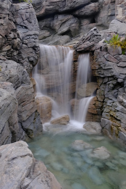 Foto landschaftliche aussicht auf den wasserfall