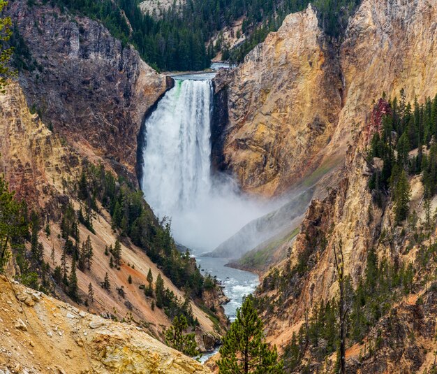 Foto landschaftliche aussicht auf den wasserfall