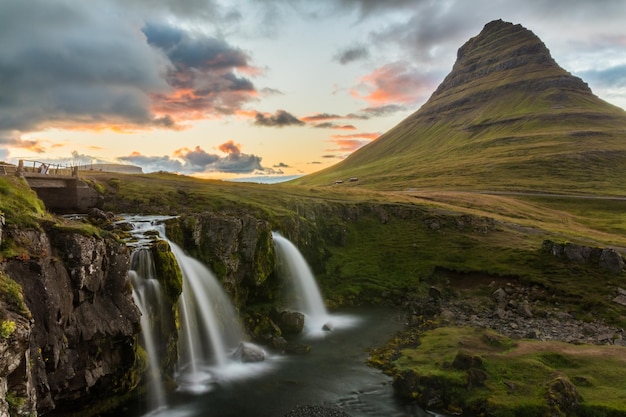 Landschaftliche Aussicht auf den Wasserfall