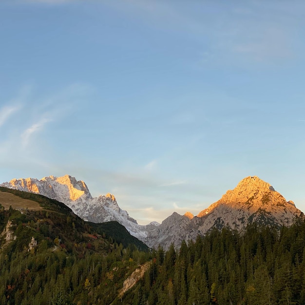 Foto landschaftliche aussicht auf die berge gegen den himmel