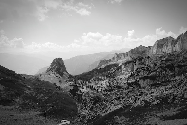Landschaftliche Aussicht auf die Berge gegen den Himmel