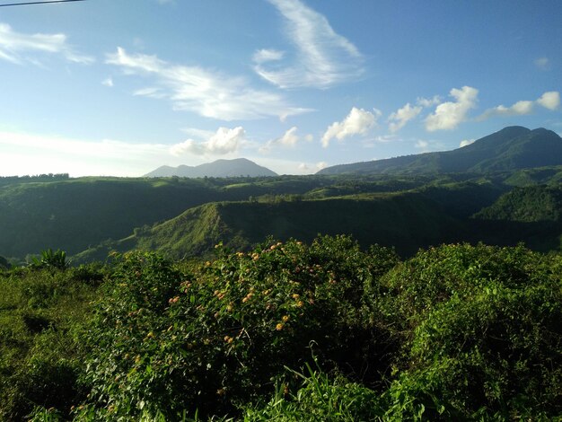 Foto landschaftliche aussicht auf die berge gegen den himmel