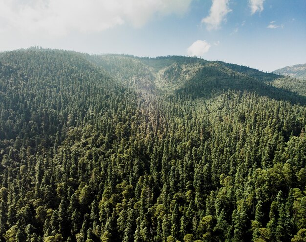 Landschaftliche Aussicht auf die Berge gegen den Himmel