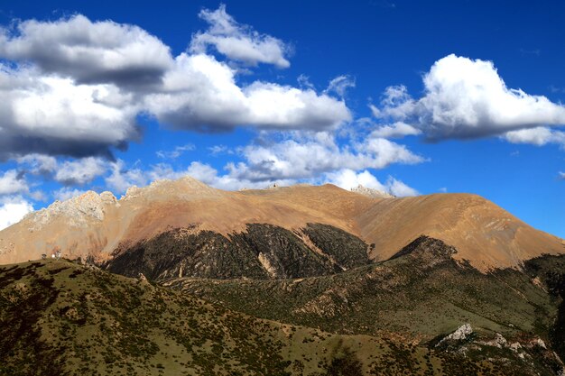 Foto landschaftliche aussicht auf die bergkette gegen den himmel