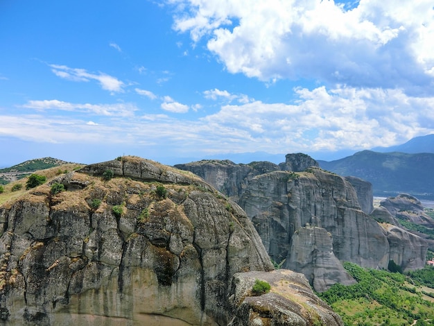 Landschaftliche Aussicht auf die Klippe gegen den Himmel