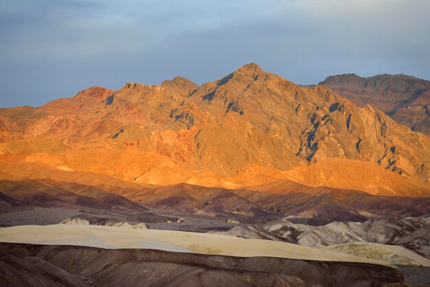 Foto landschaftliche aussicht auf die wüste gegen den himmel