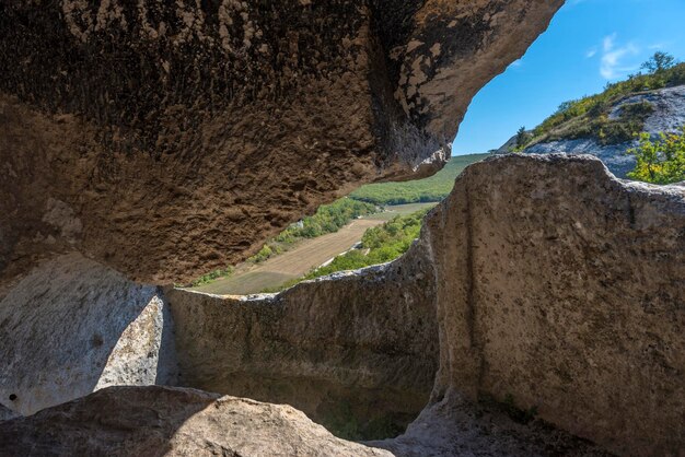 Foto landschaftliche aussicht auf felsformationen vor dem himmel