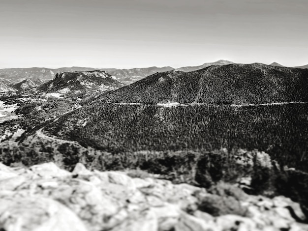 Landschaftliche Aussicht auf felsige Berge gegen den Himmel