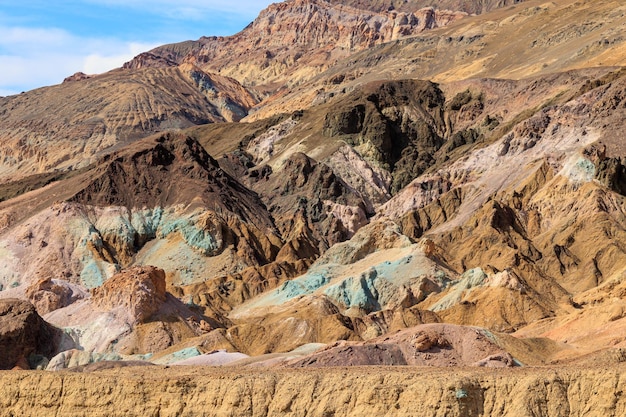 Landschaftliche Aussicht auf felsige Berge
