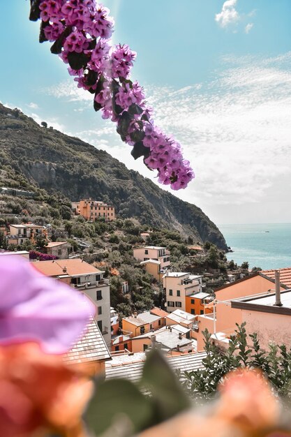 Foto landschaftliche aussicht auf riomaggiore und gebäude gegen den himmel