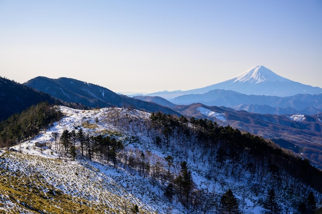 Foto landschaftliche aussicht auf schneebedeckte berge gegen den himmel