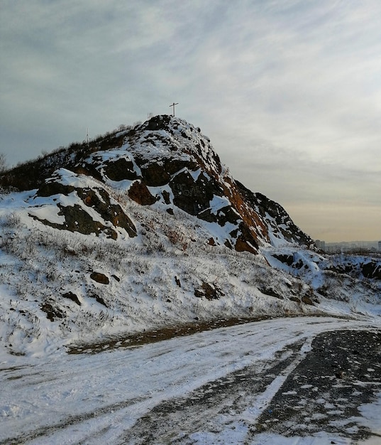 Foto landschaftliche aussicht auf schneebedeckte berge gegen den himmel