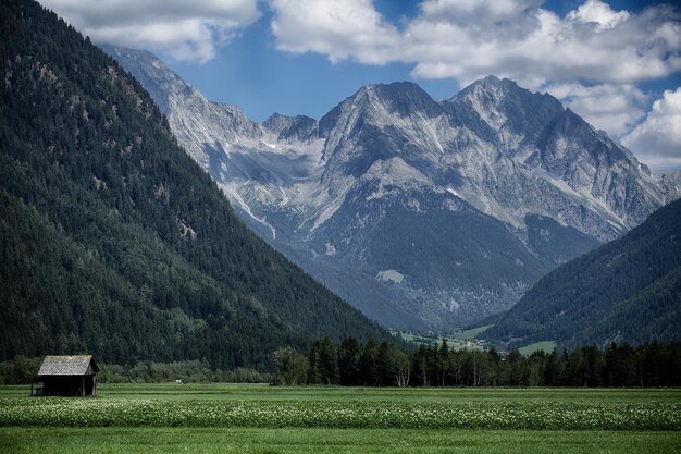 Foto landschaftliche aussicht auf schneebedeckte berge gegen den himmel