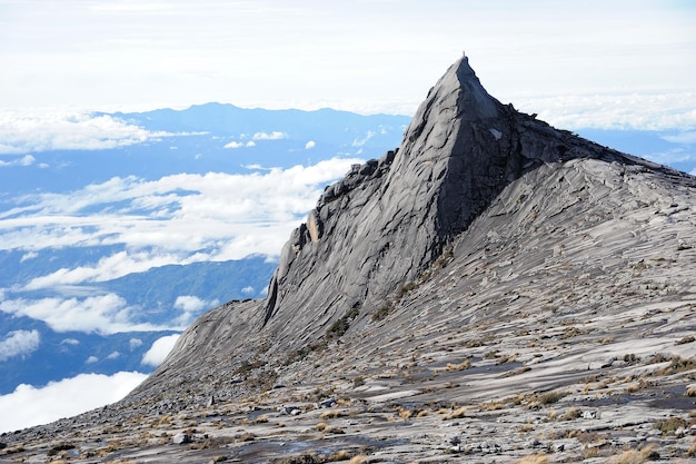 Foto landschaftliche aussicht auf schneebedeckte berge gegen den himmel